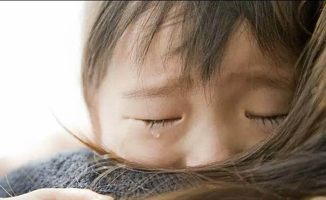 奶奶病危想见孙女, 孩子妈妈不让见, 孩子: 妈妈说奶奶病了会传染
