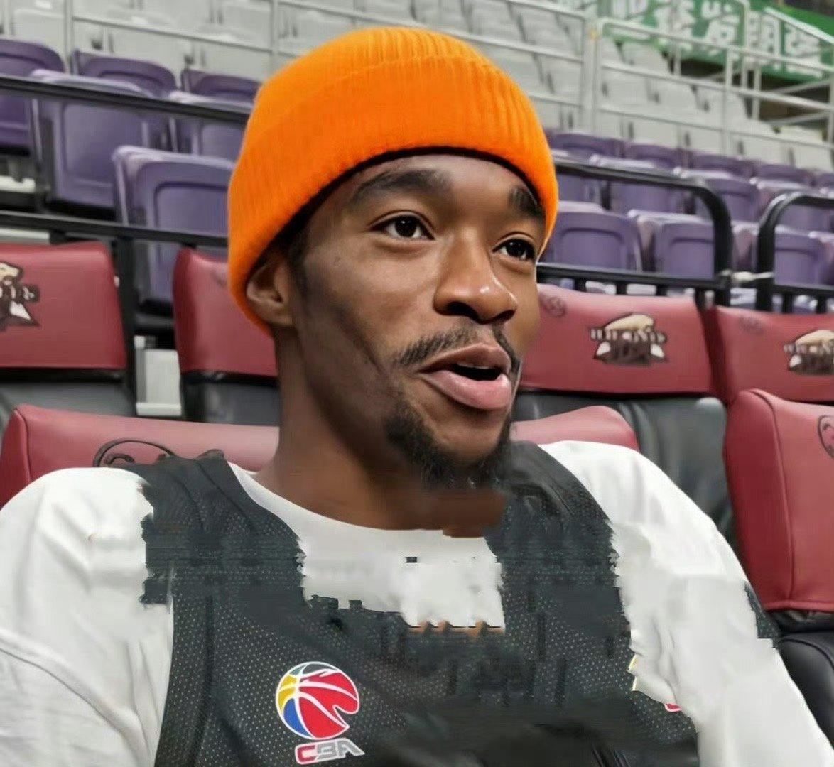 萨姆纳知恩图报！广东男篮宣布取消萨姆纳注册后，后者发文表示感谢广东男篮，理由是