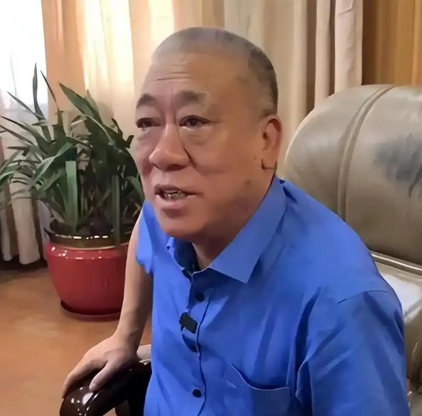 河南矿山老板崔培军，被网友们扒得一干二净。不扒不知道，一扒，所有人都惊呆了。 