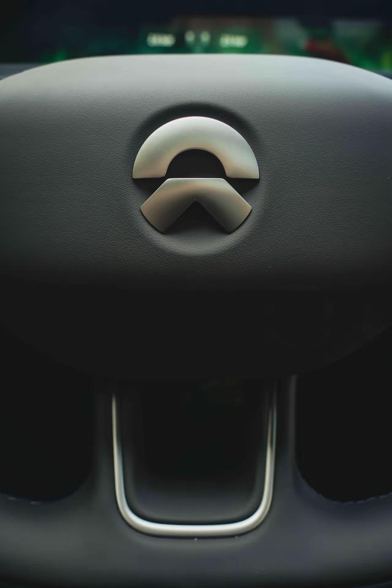 是什么时候整个中国自主品牌的审美有了脱胎换骨提升的样本。蔚来诞生的那一刻。