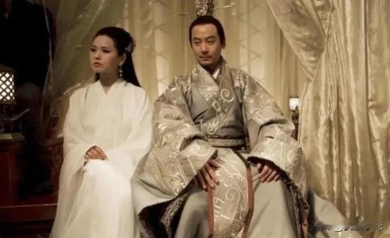 公元前684年，桃花夫人息妫路过蔡国，顺道看望姐姐蔡侯夫人，谁知蔡侯见她貌美，心