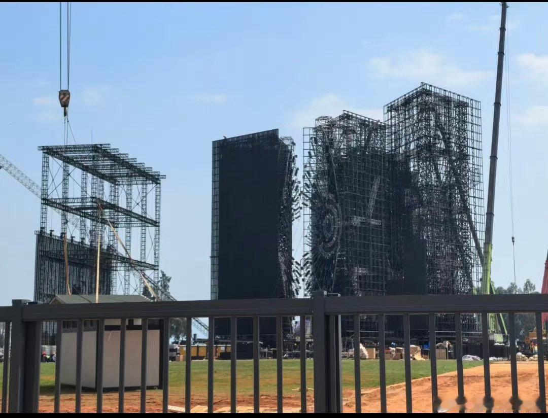 华晨宇华晨宇演唱会为何落地抚仙湖很多人质疑他为何非要选在抚仙湖，其实原因很简单