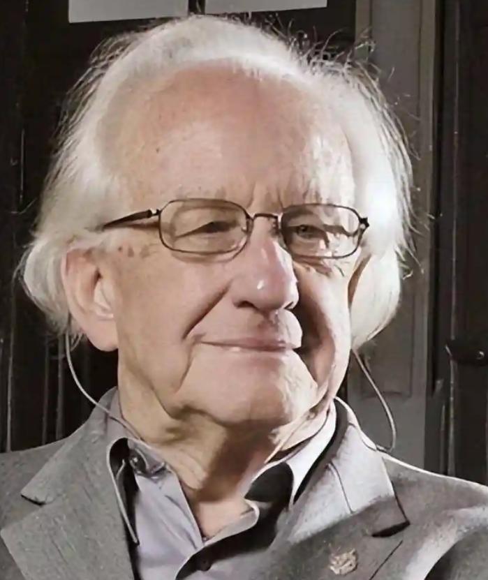 40年前，他预言苏联十年后必亡，20年后他再次预言，美国必然会在2025年走向崩