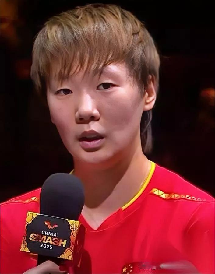 王曼昱赢了却让人心疼现场这幕看得人直冒火！比赛全程被闪光灯疯狂干扰，第一
