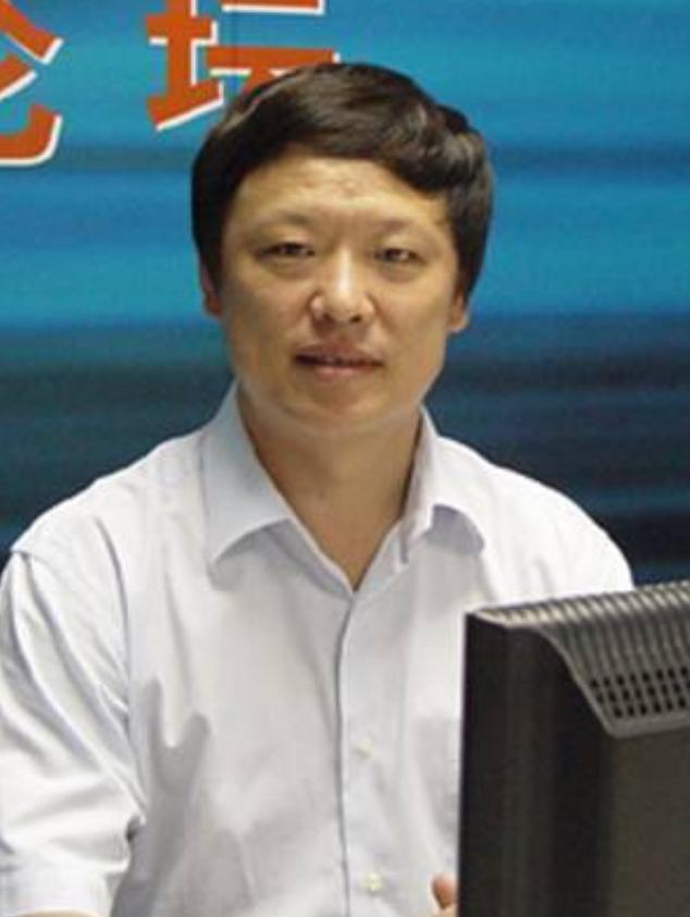 “假如我不是中国人，我一定会活得敞亮，少很多纠结。我会看中国热闹，它又大又穷又折