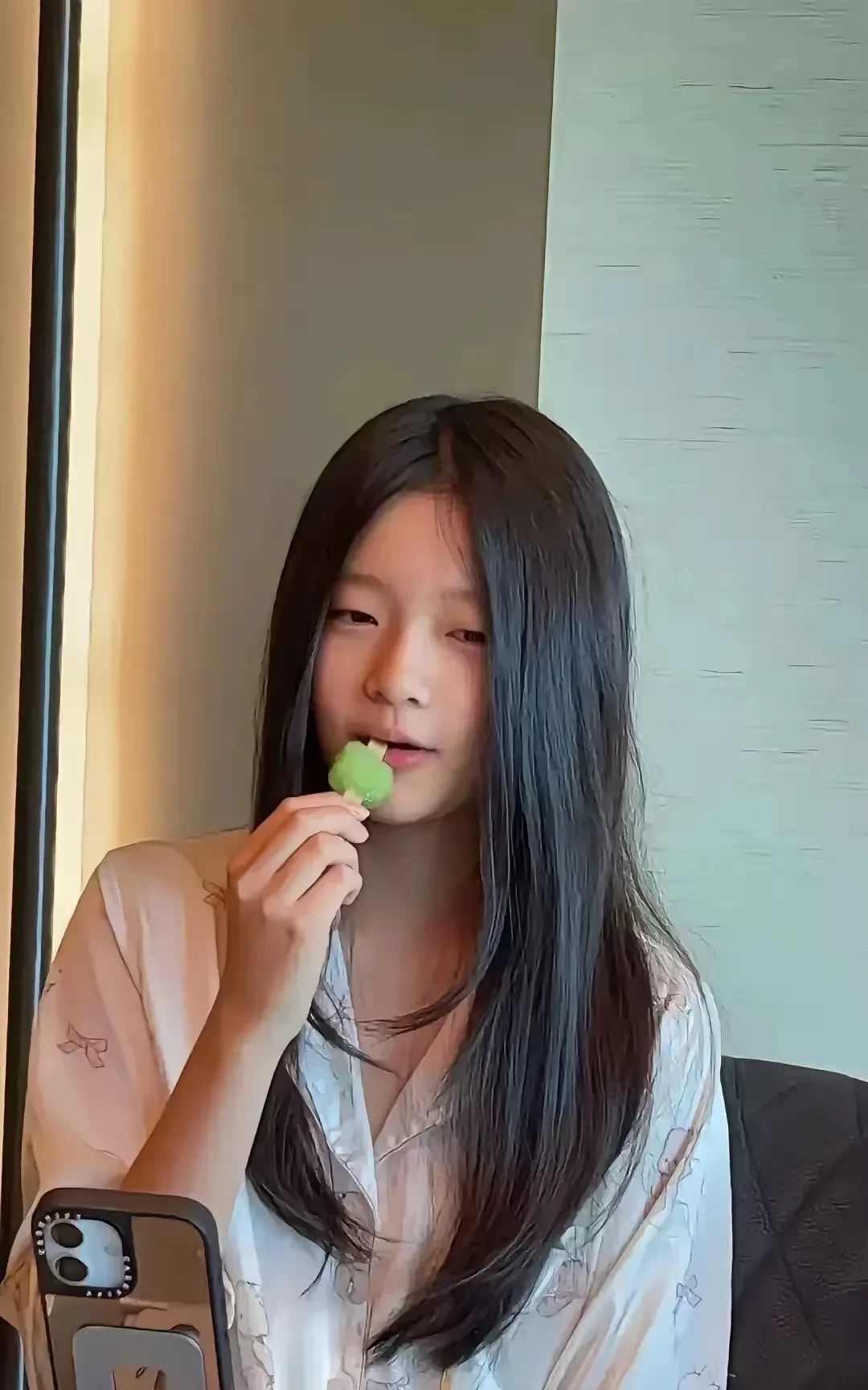 小玥儿比大S漂亮？富家千金VS焦虑明星背后的真相竟是...最近刷短视频总看见有