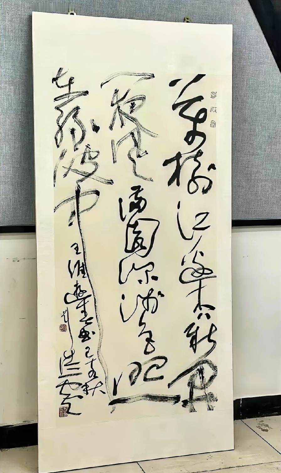 今人的草书，在空间布局这方面确实已超越古人，因为古代没有艺术设计的概念，就是单纯