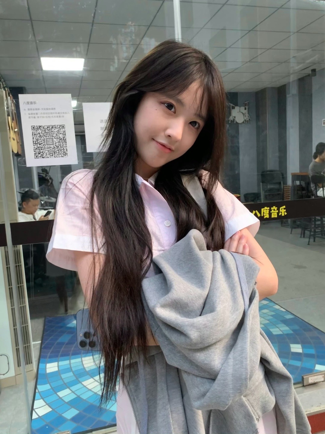 穿杂牌衣服真的很丢人吗?今天和朋友出去玩因为只穿了个短t套了个外衣到4点多的时候