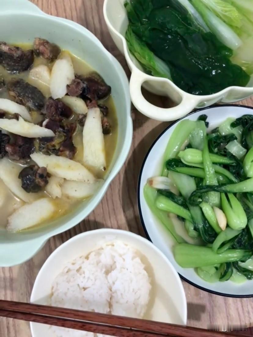 四川成都，女子生病需要住院做手术，在她做手术的当天，她打电话告知家里人情况。在做