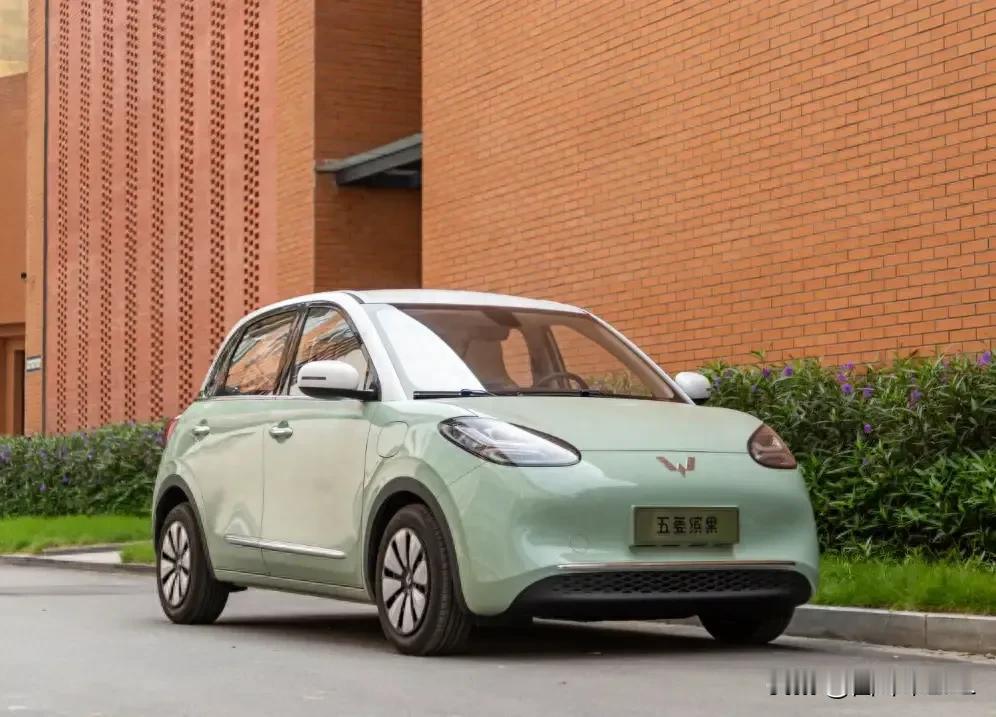 中国10大知名汽车品牌：第一：国产骄傲——红旗。第二：销量巨头——吉利。第