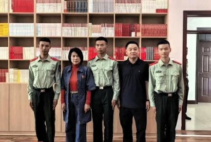 70岁的董明珠真是聪明，中秋、国庆双节前夕，格力电器董事长董明珠和总裁张伟一行，
