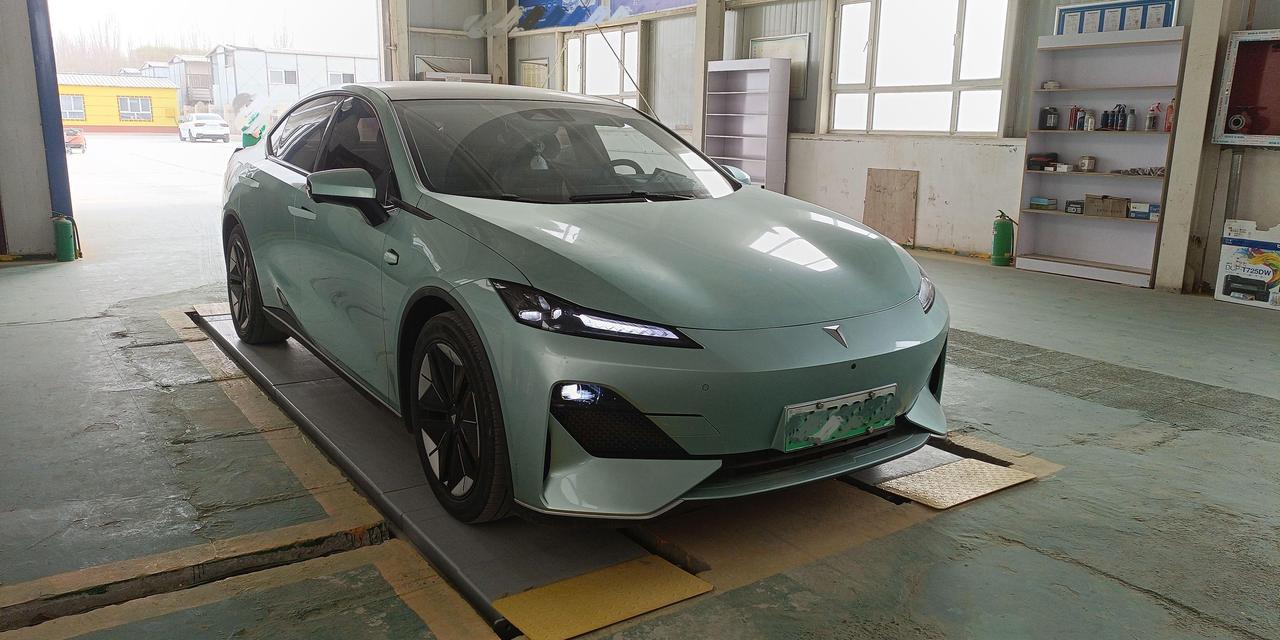 现在的年轻人就是喜欢买新能源。昨天验了一台深蓝SL03，22款1.5增程版，2