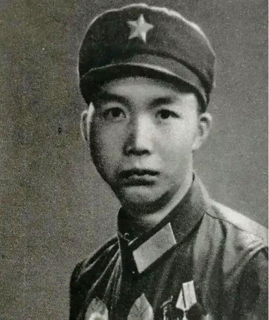 1979年，一个叫高华忠的士兵，接到了掩护全营撤退的死命令。战斗结束，任务完成，