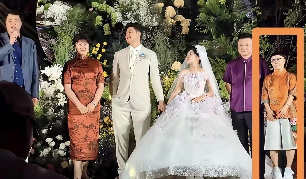 真的有点想不明白，参加婚礼是这么正式的场合，怎么金龟子还是一成不变的发型，还穿着