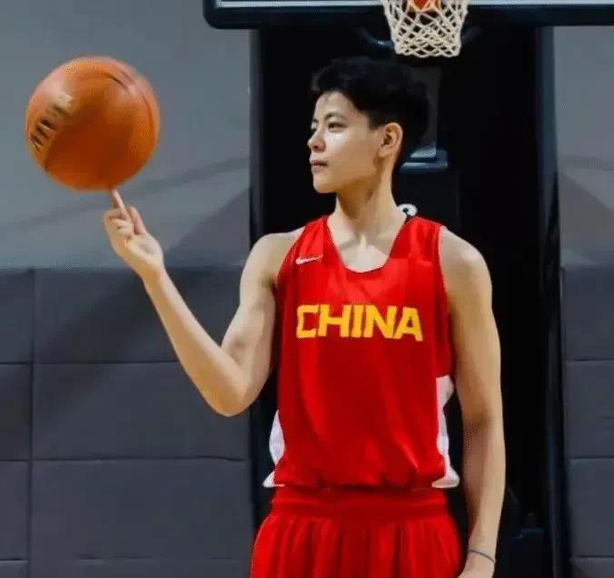 好戏来了。今晚7:30中国女篮对澳大利亚女篮热身赛，央视转播。有人说热身赛你兴奋