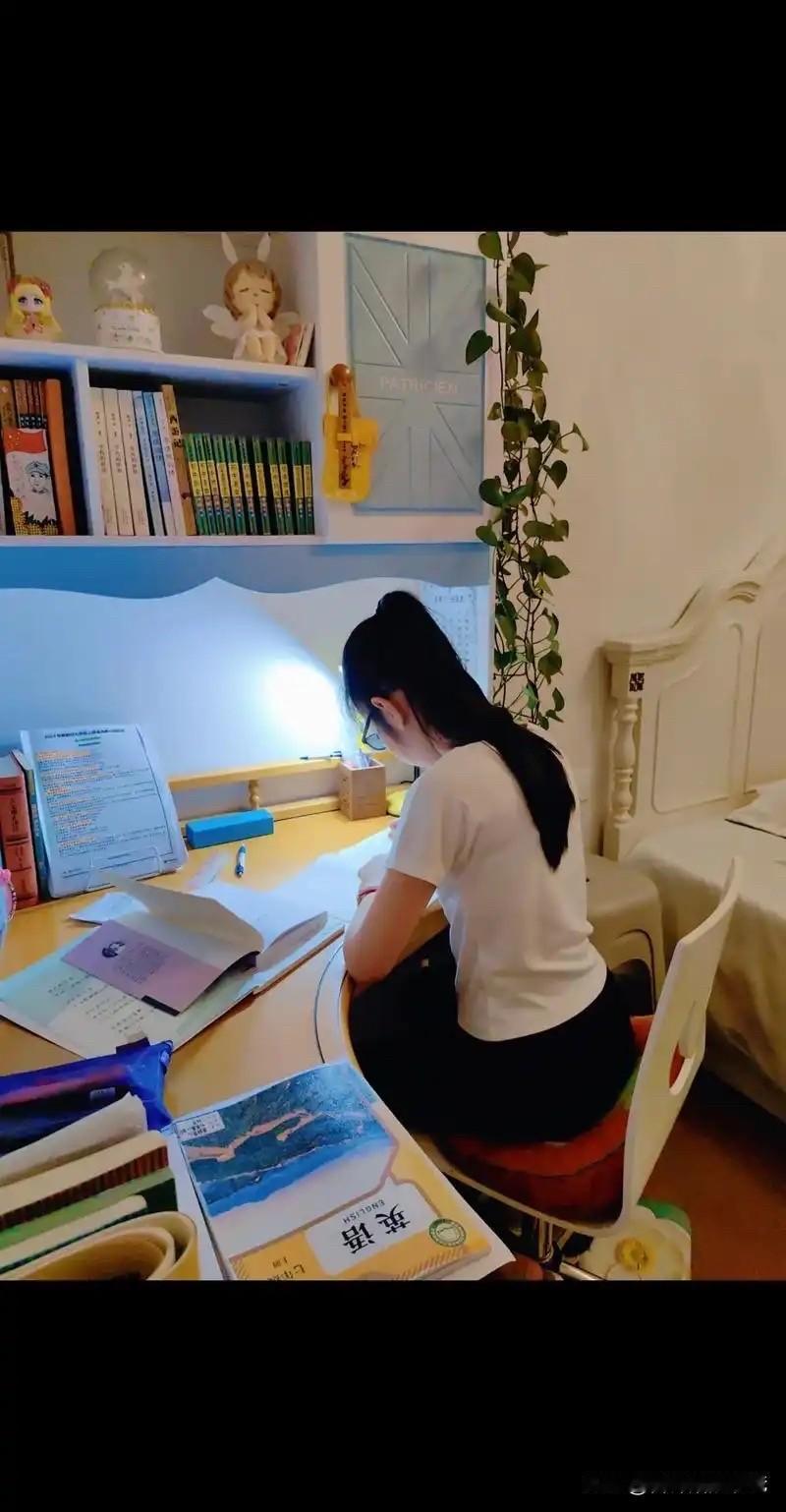 给今年所有小升初的孩子们一个忠告，要想考上重点高中请记住四个字就是脚踏实地。
