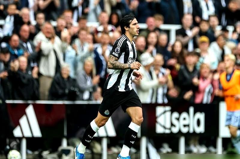 利物浦这赛季咋回事？从英超冠军直接掉到争欧冠资格，真让人看不懂。1.25亿英