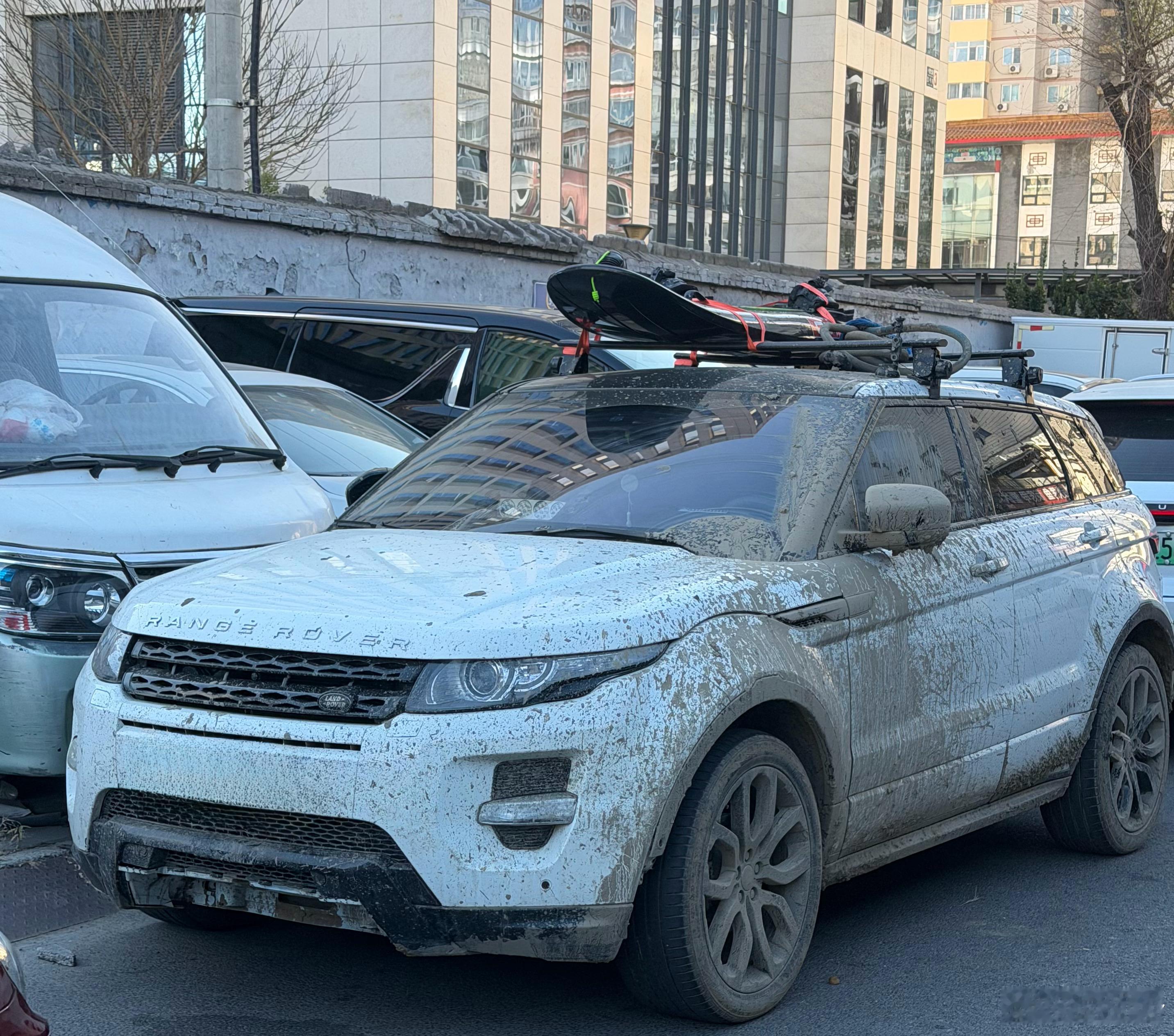 看得出，是真拿极光越野了。（车牌用iPhone的消除马掉了，这功能真好用）