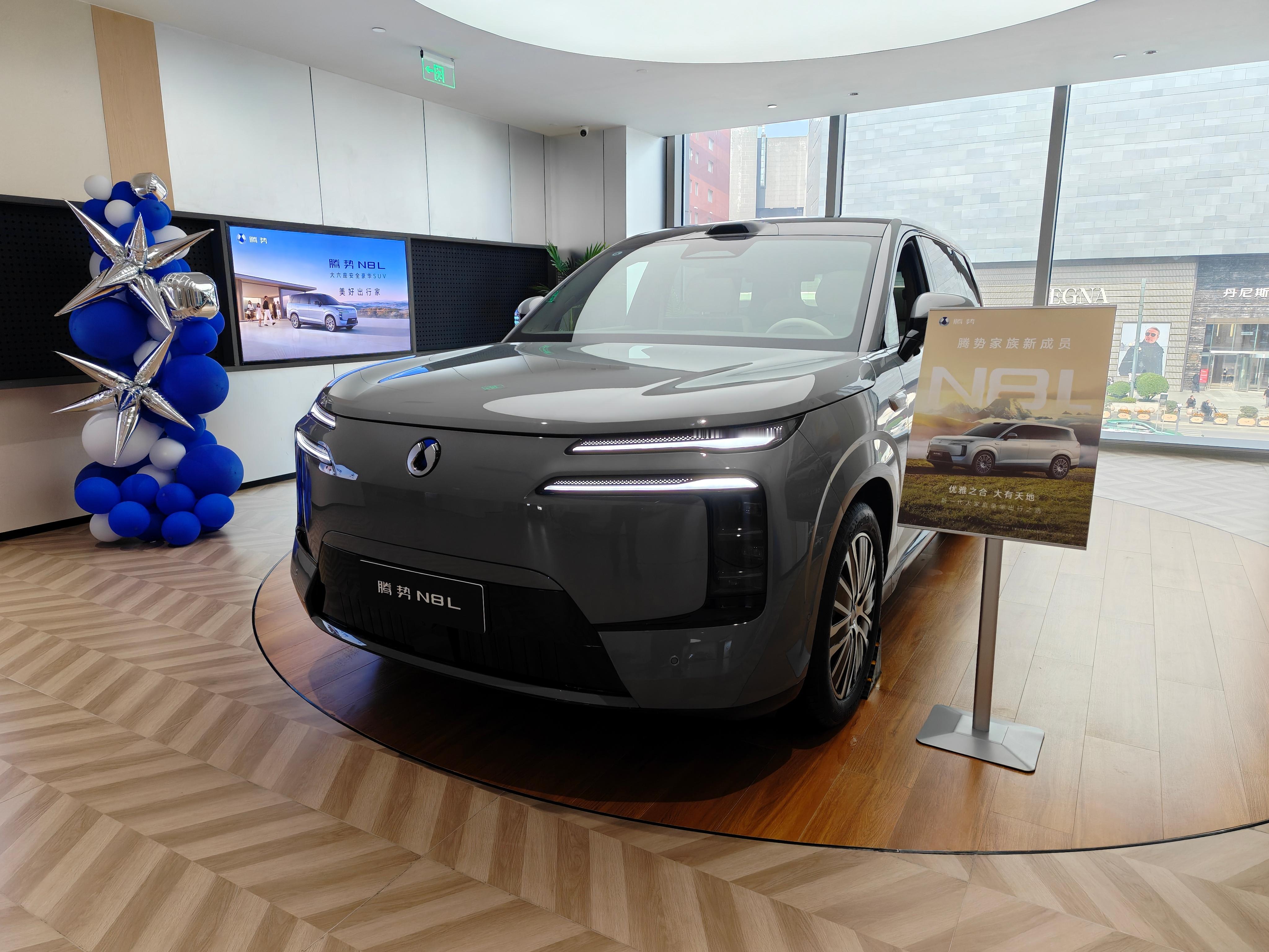 稀里糊涂订了台腾势N8L三电机后轮转向空悬2.0T还有这级别车该有的所有