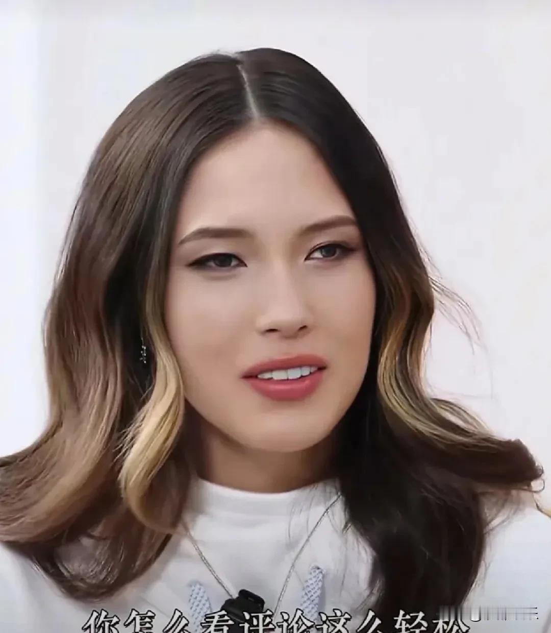 杨澜对话谷爱凌爆猛料：我每天都哭，连妈妈都不懂我！那句“王者”太霸气刚在米兰