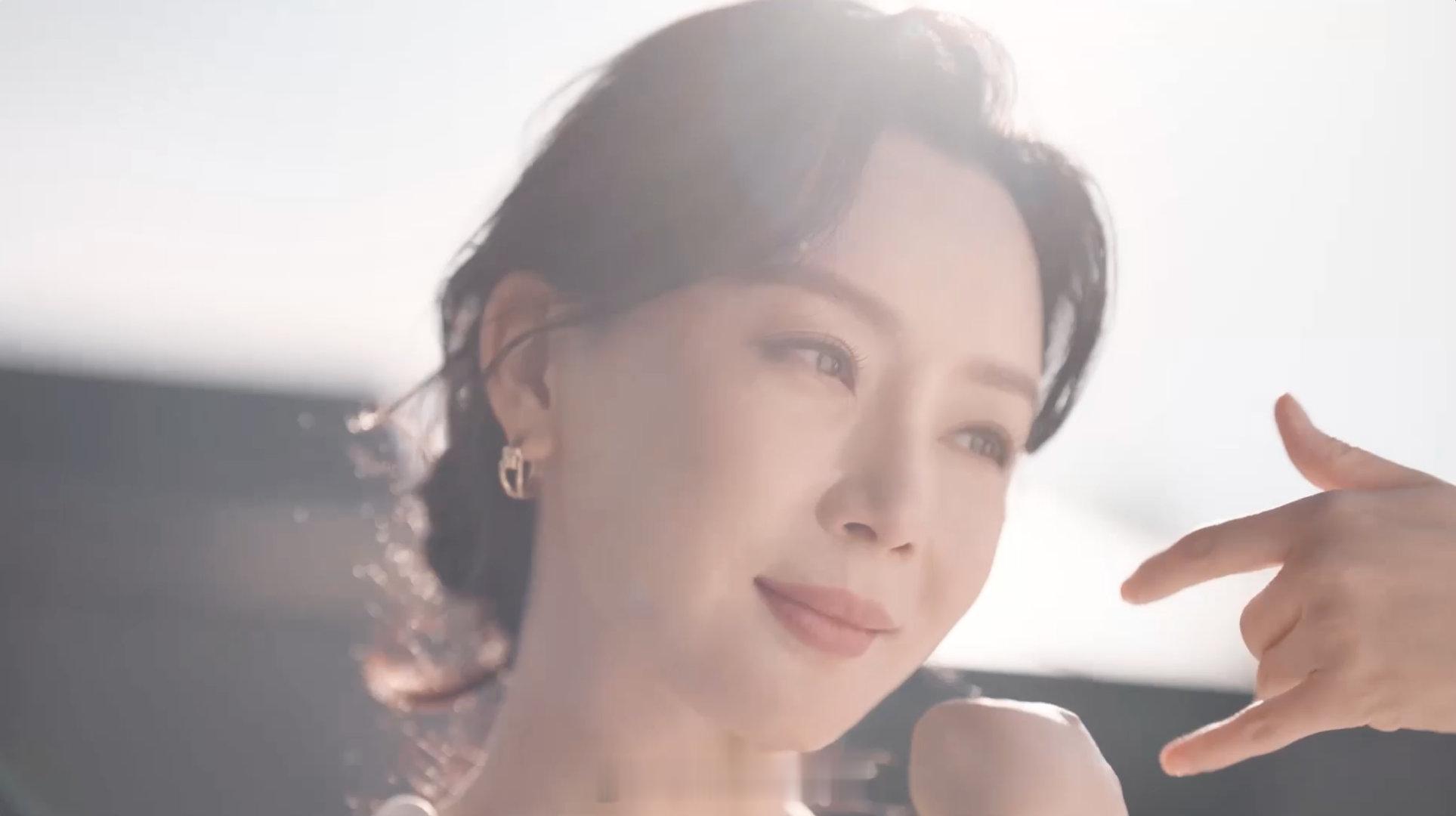 陈数秋日出行松弛感品牌选陈数当出行搭档代言人太会了！她优雅知性的形象，恰好匹配