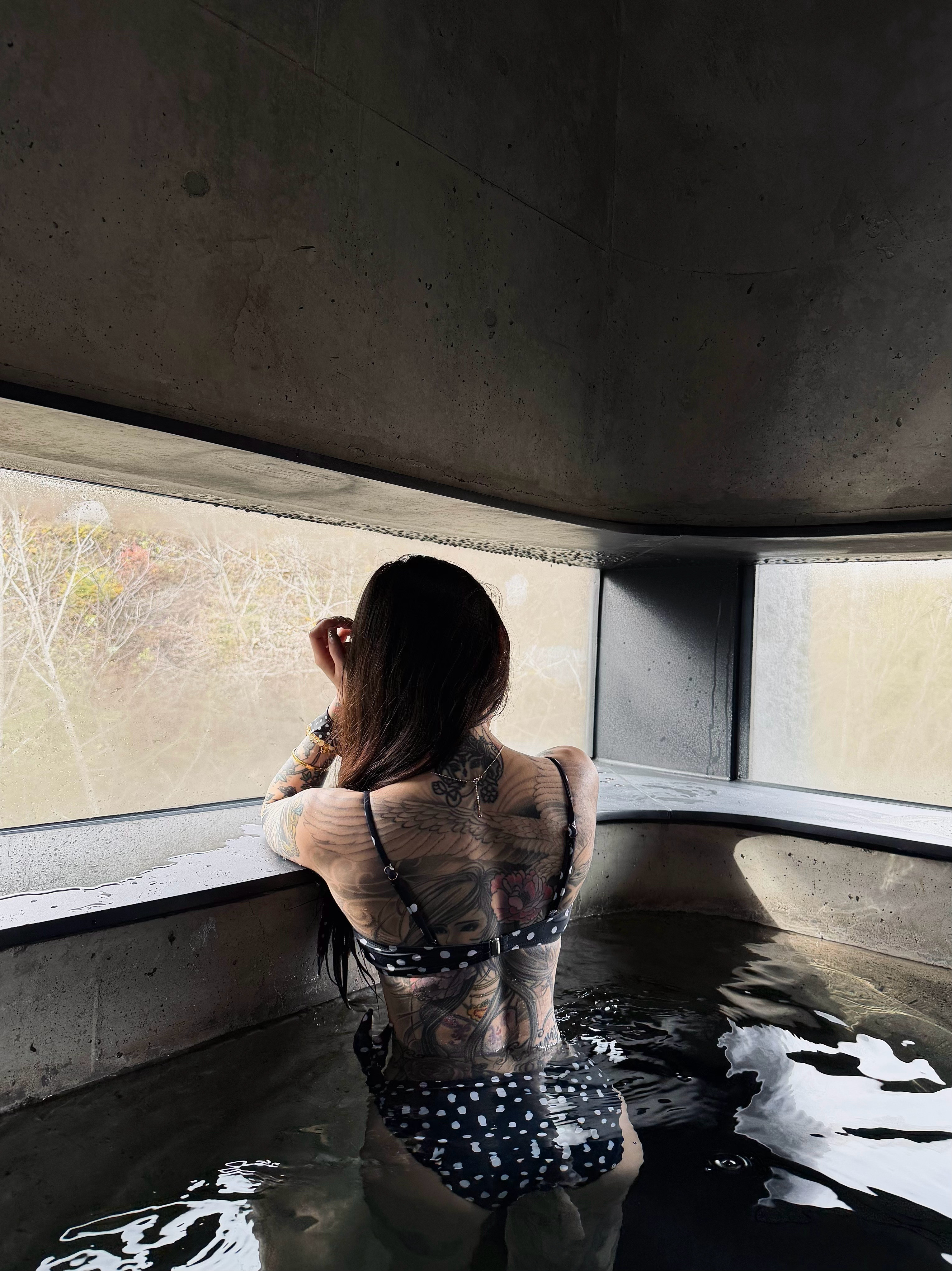 自己满溢自己降露自己做焦枯荒野上的雨​​​
