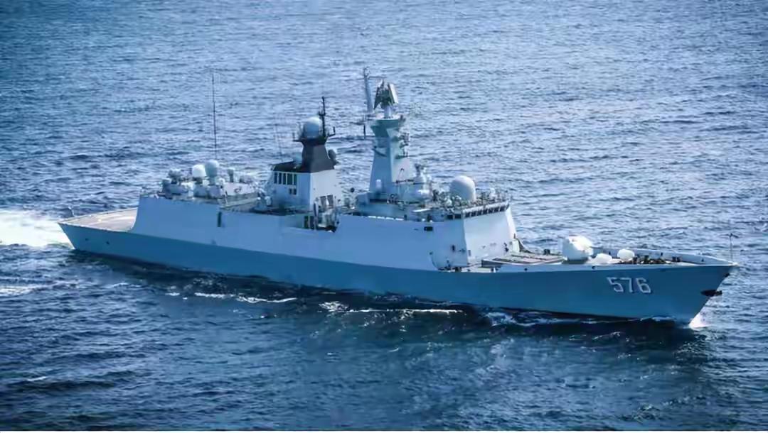 中国战舰现身霍尔木兹，镇守一周释放信号，和平不靠喊话靠底气2026年4月1日