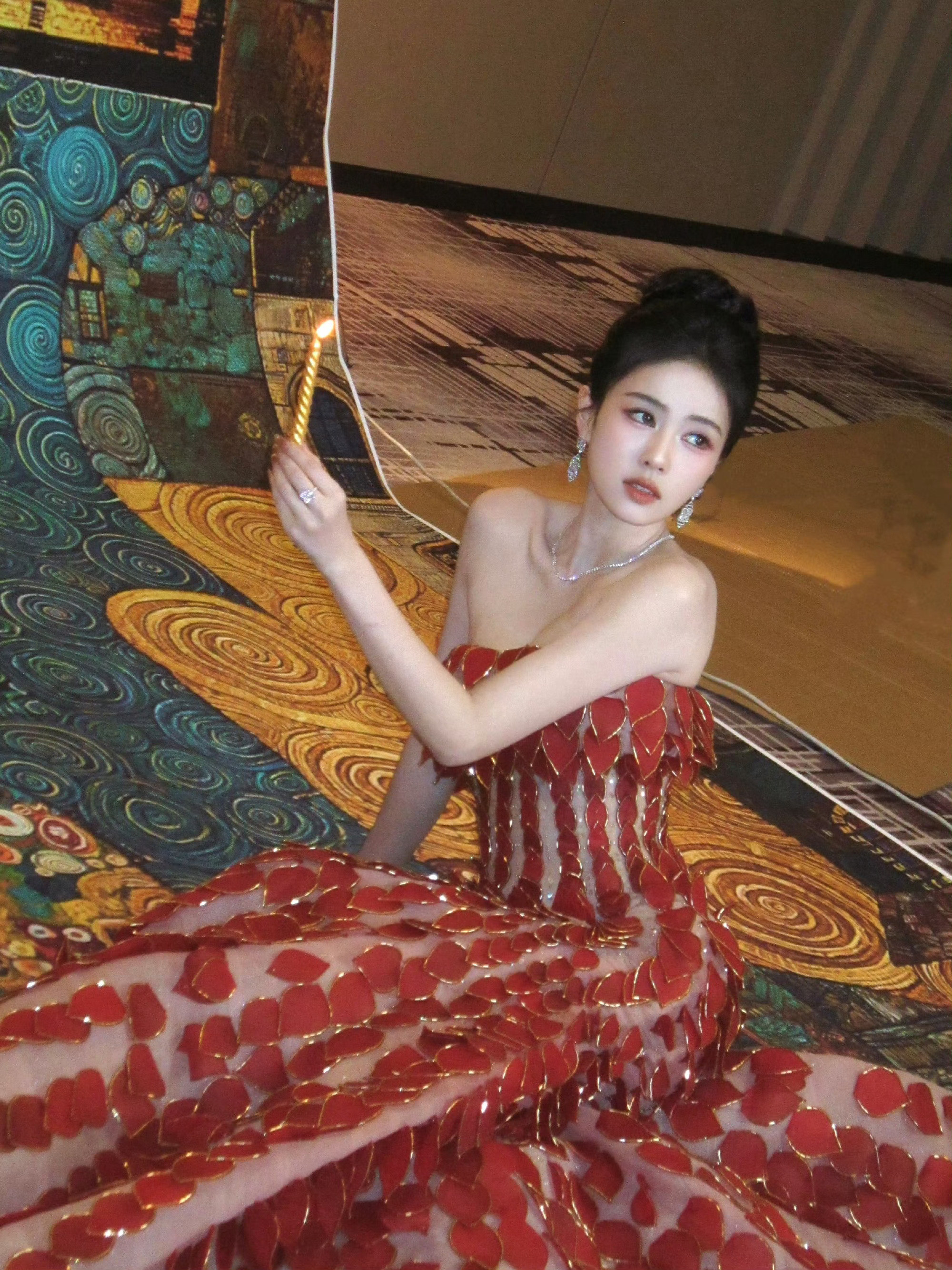 白鹿芭莎之夜第二套白鹿复古油画宫廷风造型白鹿芭莎之夜第二套——复古油画宫廷风真
