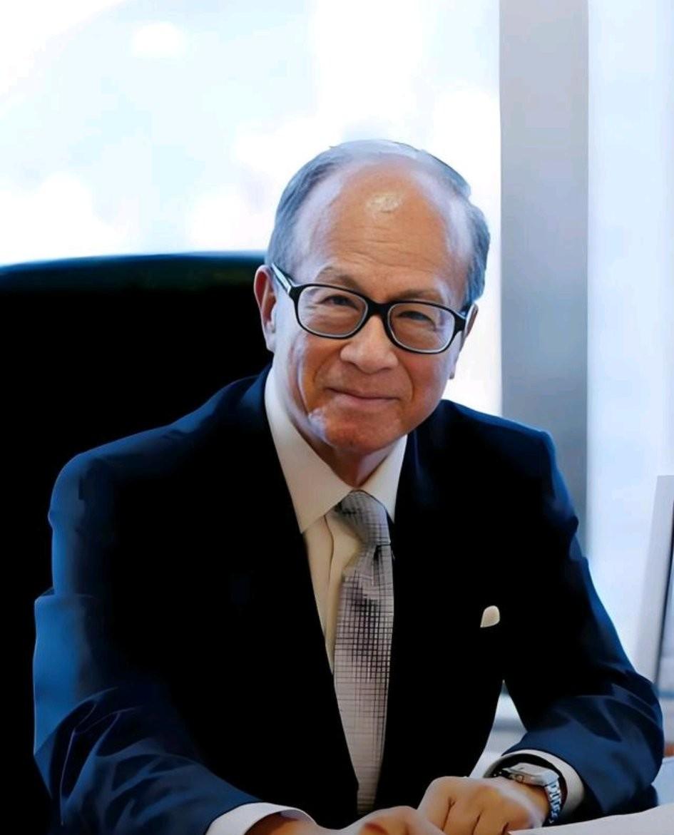 李嘉诚绝对是个商业奇才，可以说赚的盆满钵满。在商业上有一个独到的眼光，能够发现商