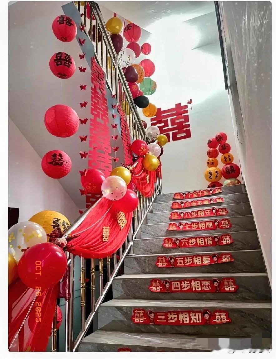 我大学同学昨天结婚,让人意想不到的是,他居然一个同学都没邀请。结婚当天,