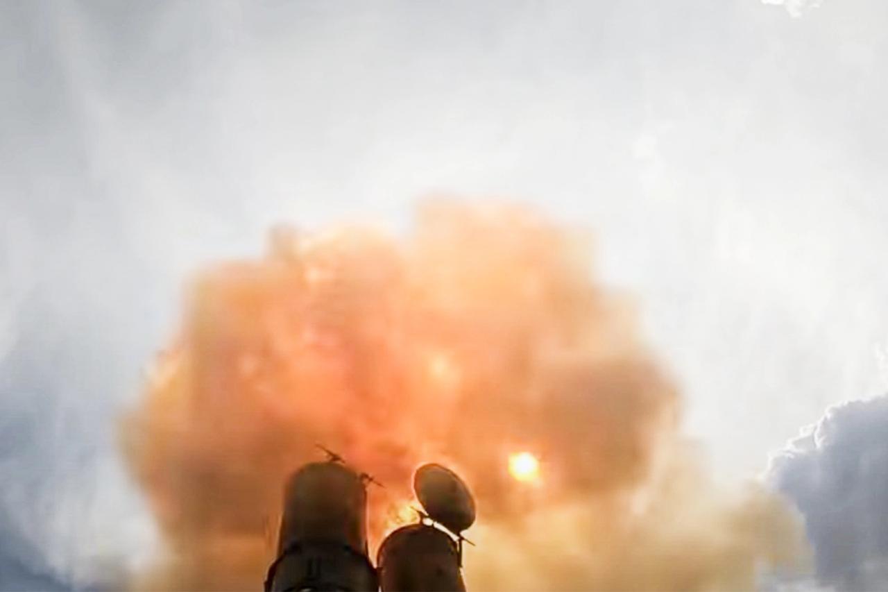 【俄罗斯胜利日阅兵式展示新型武器：最新型S-500防空导弹系统亮相】在莫斯科