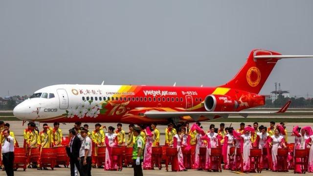 路透社：越南越捷航空不再续租中国商飞C909飞机！这才刚飞满半年，越捷航空就跟中