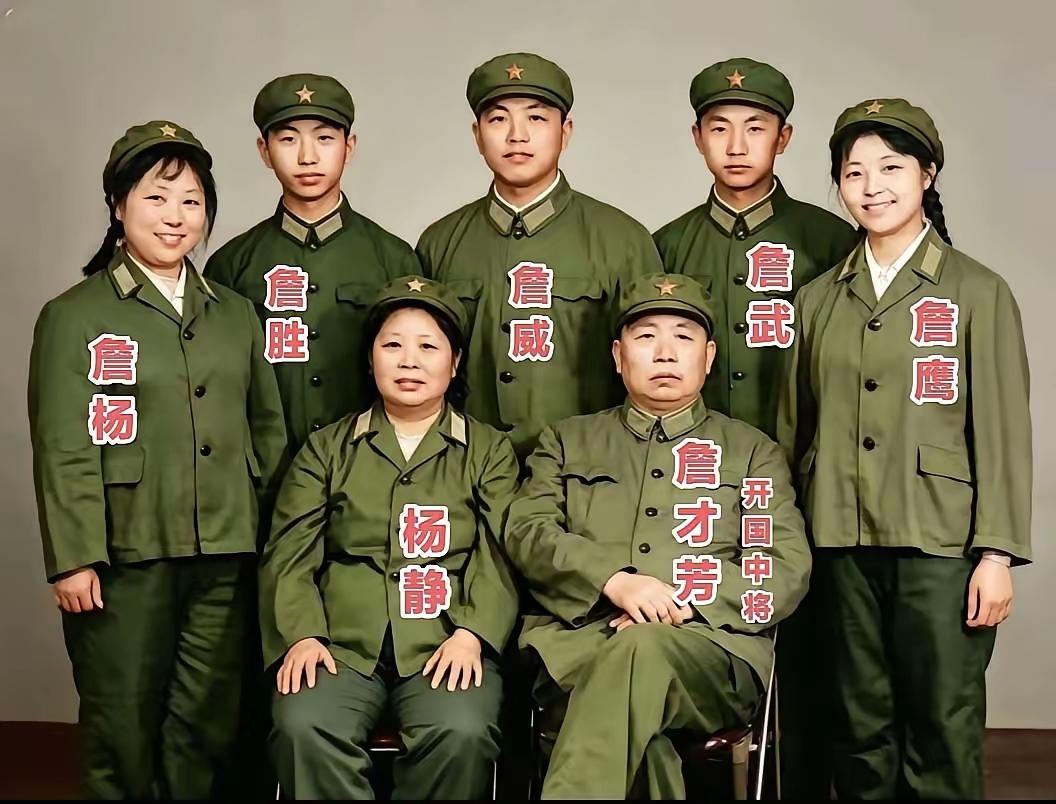 一个家庭出一个军人很正常，但你见过全家都是军人的家庭吗？以下这张让人震撼的全家福