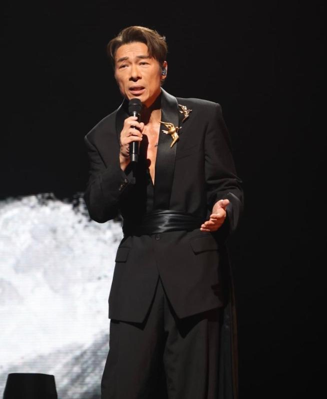 许志安复出开演唱会，给所有艺人都上了一课。人这一辈子谁没犯过错，犯了错还能不能重