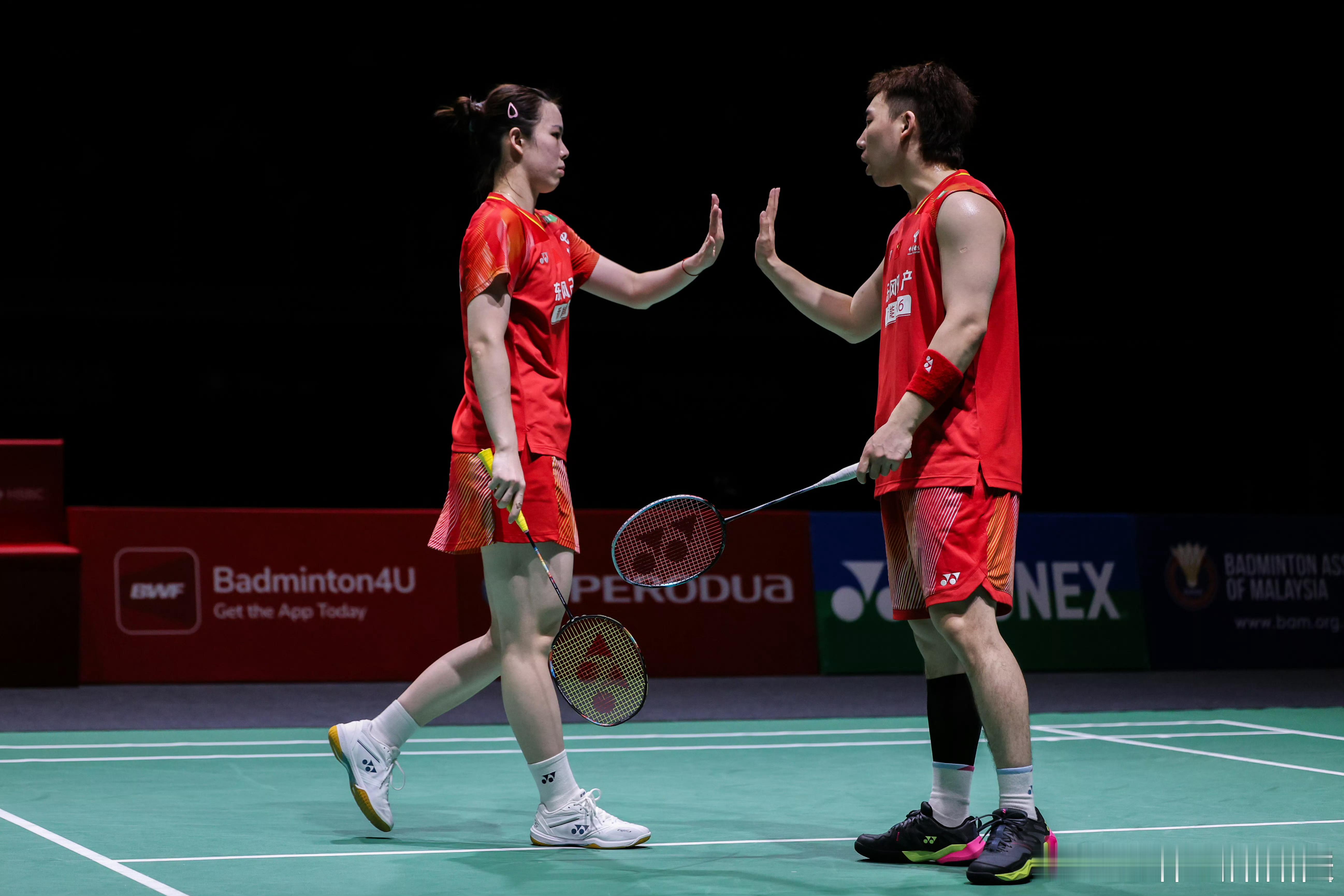郭新娃陈芳卉0比2日本组合2026年新加坡羽毛球公开赛混双首轮，娃卉组合郭新娃