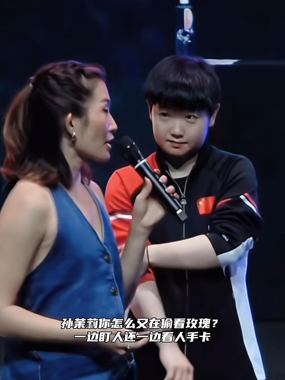 主持人和孙颖莎无缝衔接，在横滨和瑞典，莎莎配合默契，主持人也确实好，很自然！面