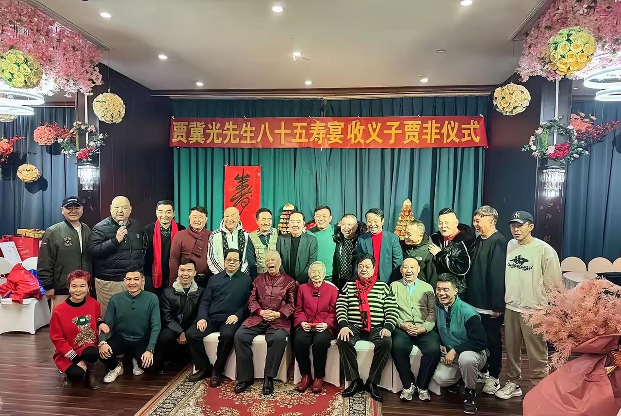 中国相声名家大合影，认识五位以上的，一定是骨灰级的粉丝了。