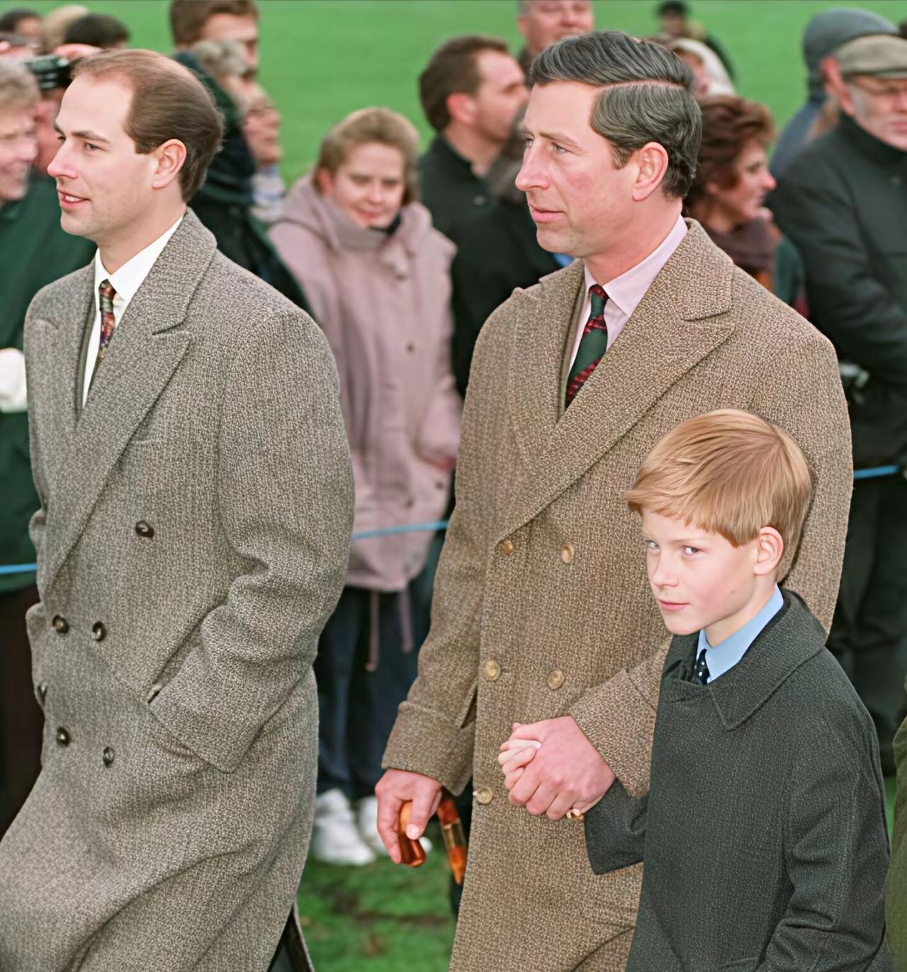 对这个“逆子”，查尔斯还是有爱的！为何？三个原因！第一，查尔斯对哈里一直有所