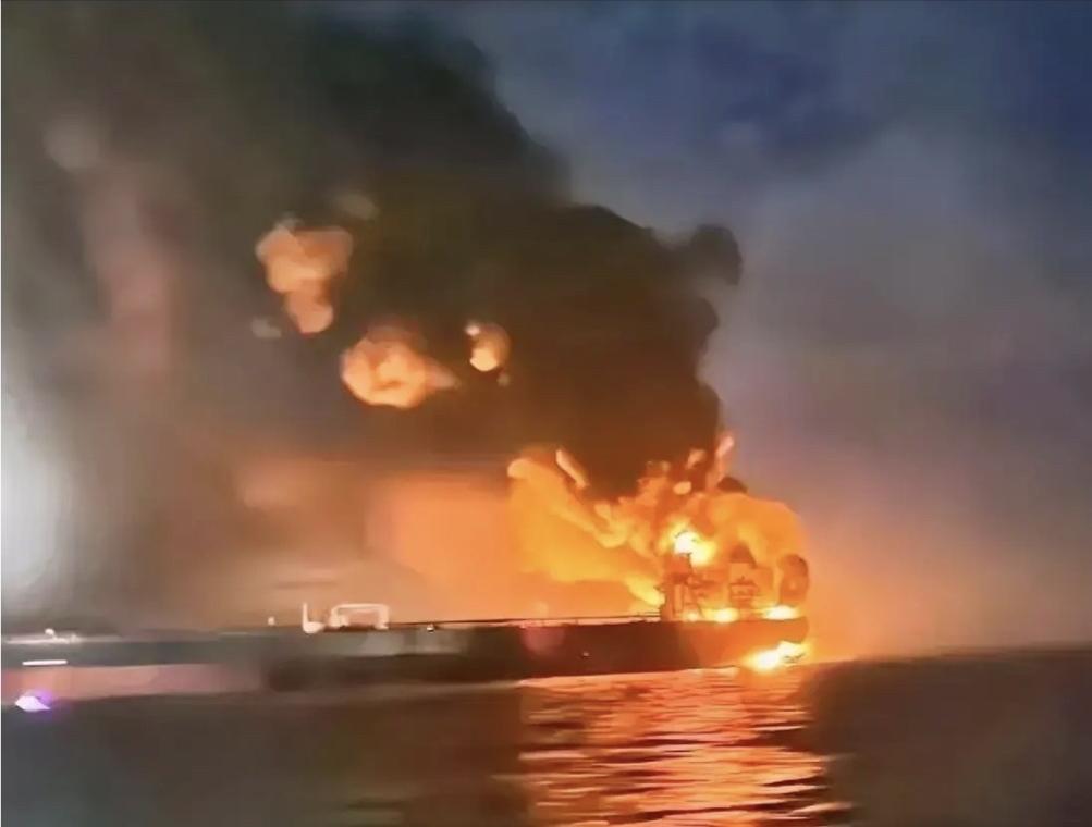 这太突然了！全世界都不敢相信，土耳其的油轮竟然被袭击了，但奇怪的是地点并不在