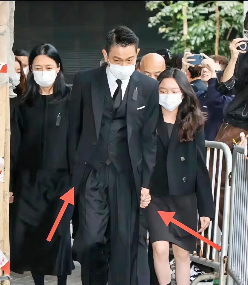 刘德华的老婆给所有女人上了一课，结婚不一定要有钱的，也不一定要长得睡觉的，但