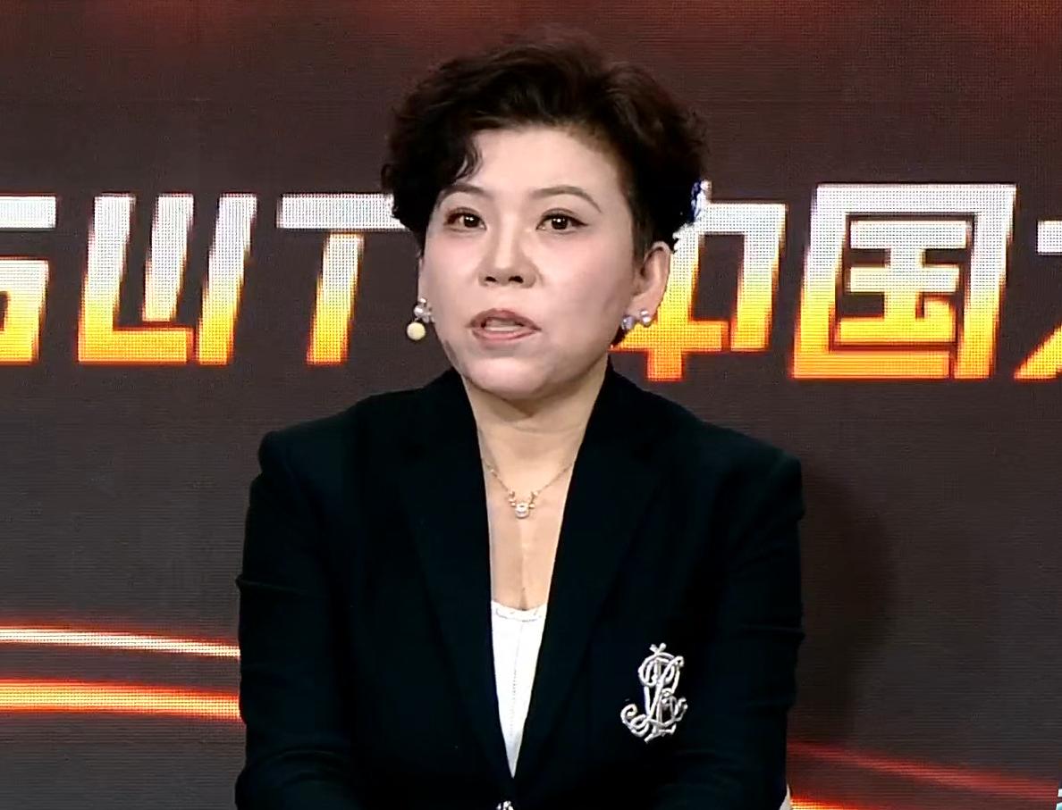 王曼昱凭什么4:0战胜佐藤瞳夺冠？邓亚萍果然专业，一针见血指出。邓亚萍说：