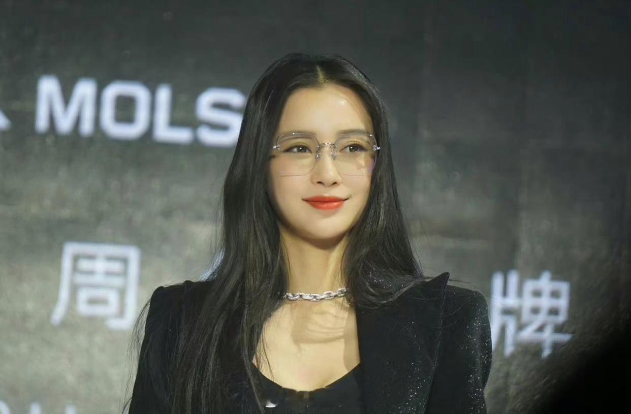 离婚后的杨颖开始装嫩了​​​