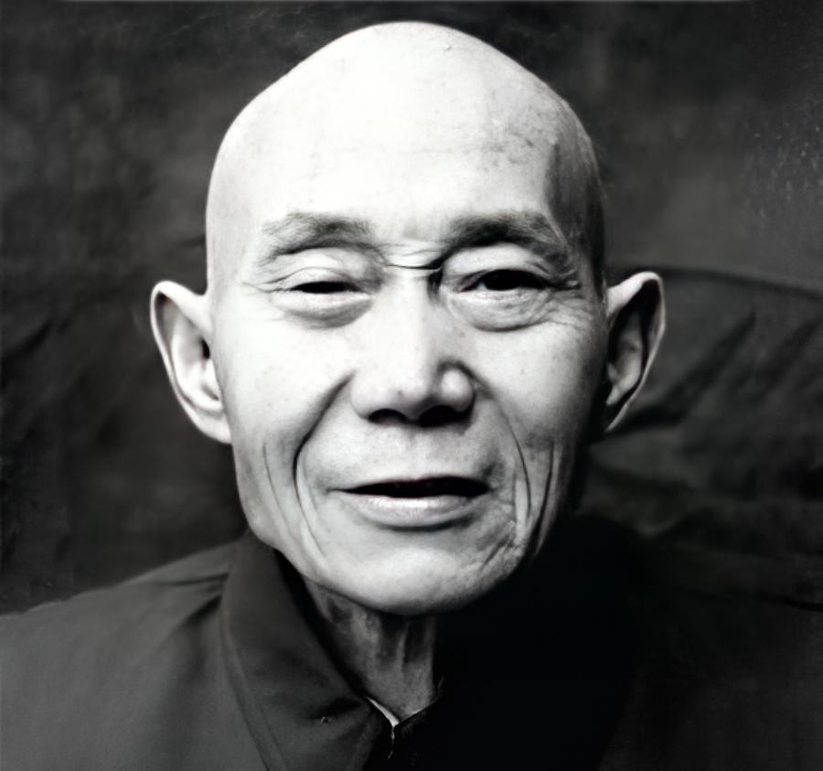 1940年5月，一名地下党投靠了日军，见到日军队长后，他突然他拿出手枪，对着日军