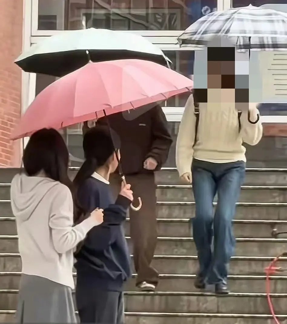 不看脸真认不出来杨超越，咋胖成这样…