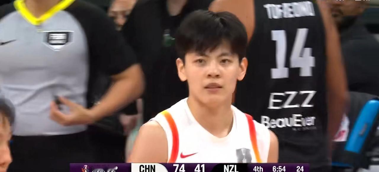 杨舒予成为中国女篮扛把子不是没可能。年仅23岁的她已跻身女篮核心轮换阵容。过去3