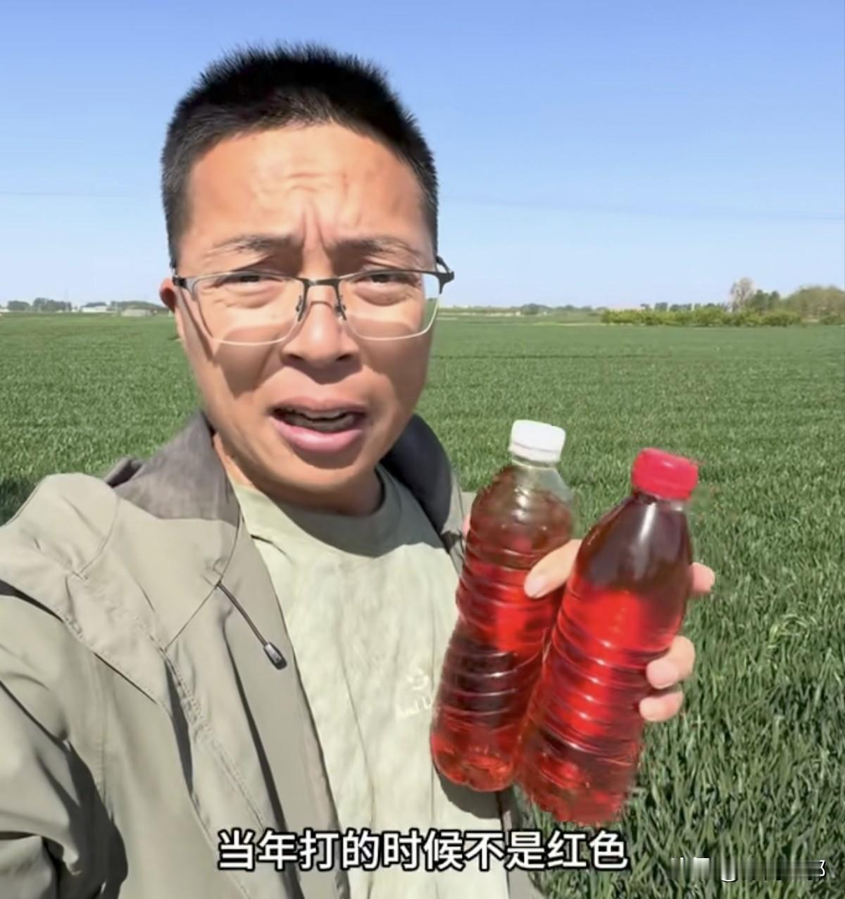 鱼猎齐哥接到当地村民的留言：蠡县一村庄浇地的井水里居然喷出来了红色的水。