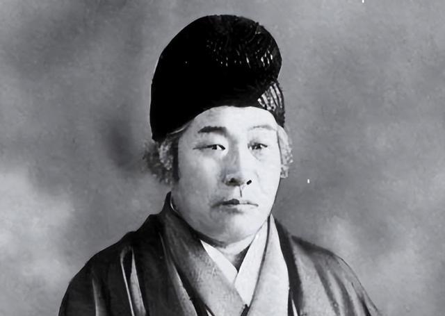 怪不得日本这么着急想跟我们打一仗，日本出了个特别神的预言家叫王仁三郎，他最出名的