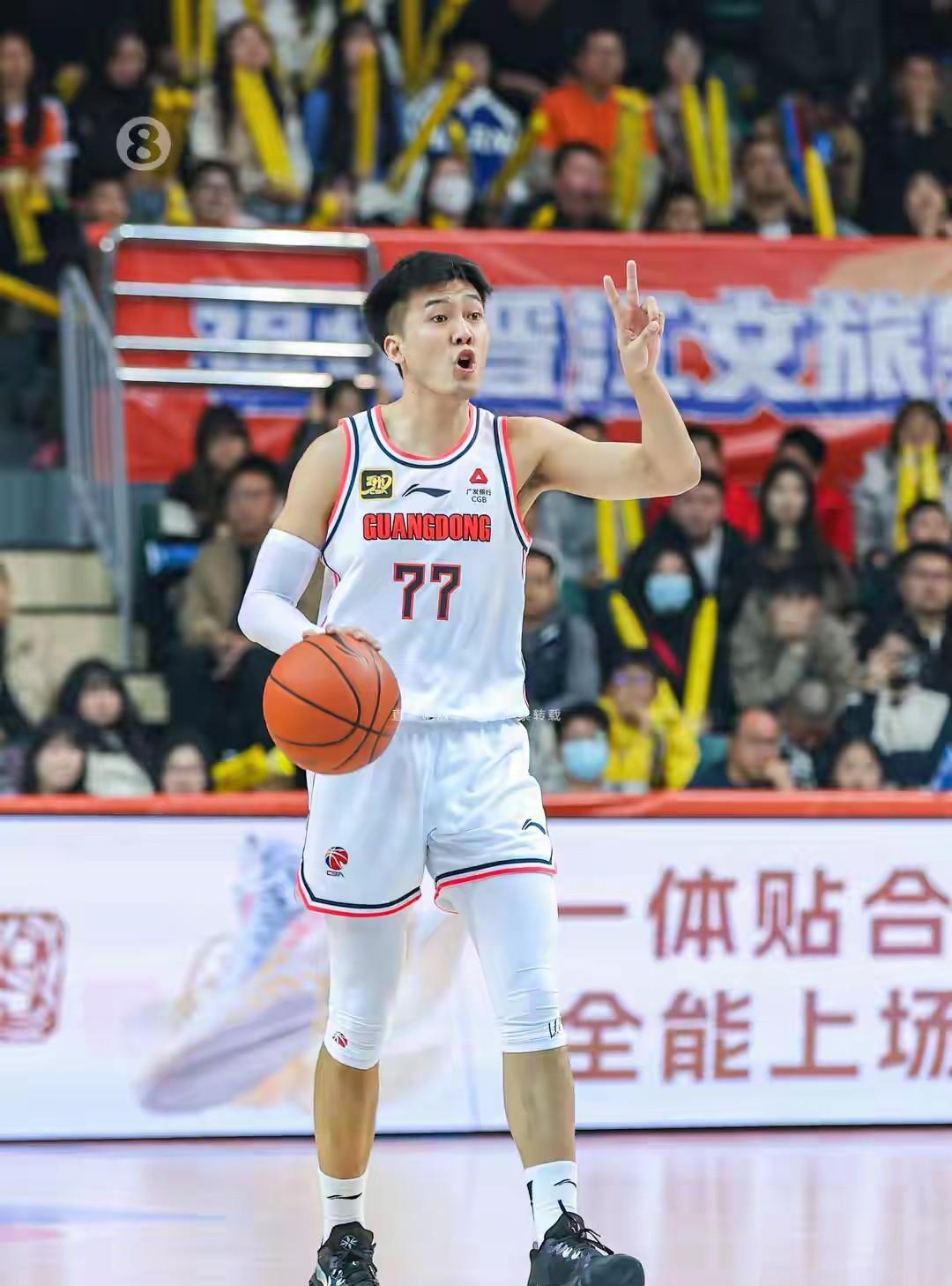 北京首钢男篮有媒体传闻要引进黄荣奇，这对防守而言算是有了补强，不过这位球员需要冷
