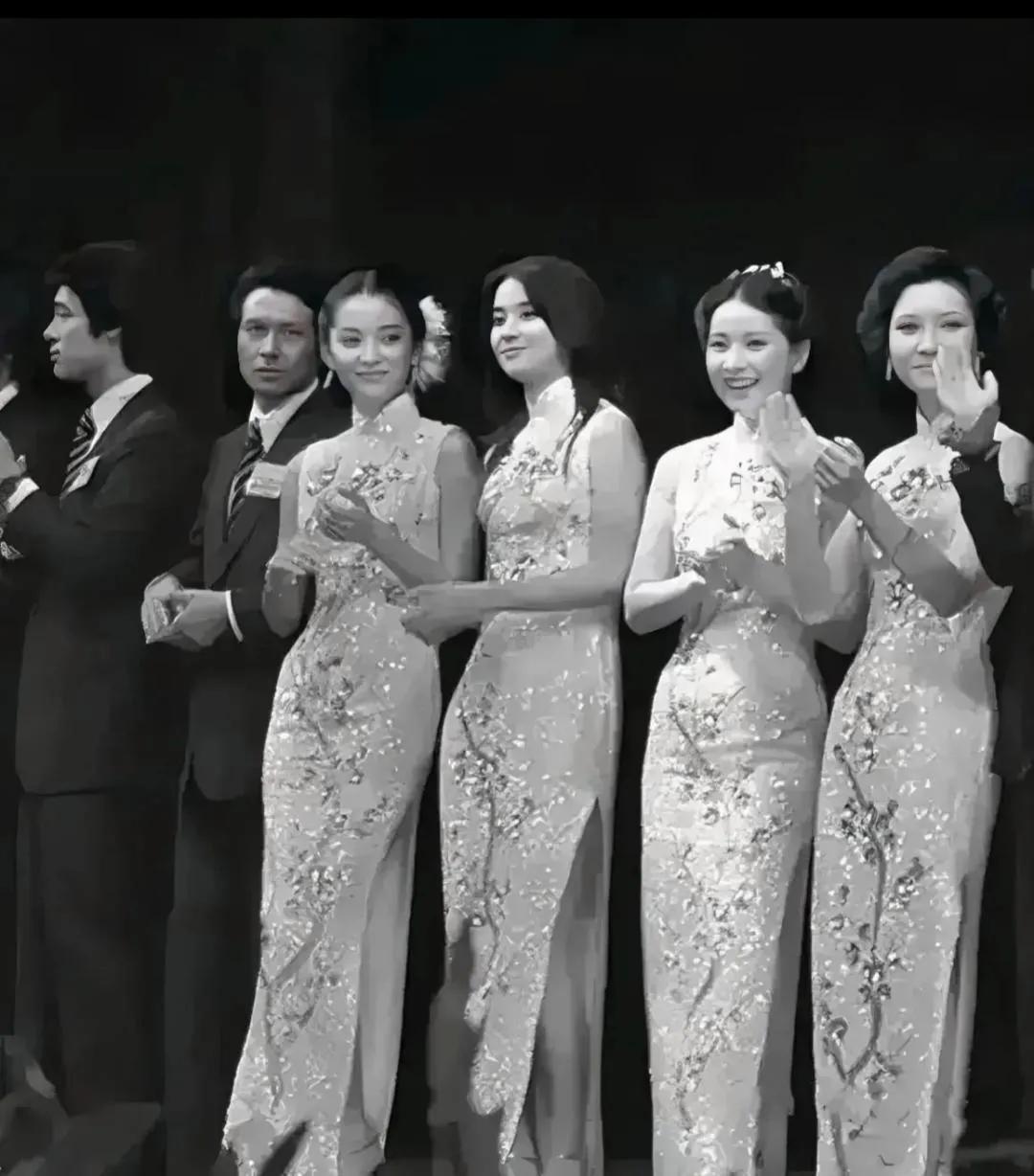 在林青霞还尚未崭露头角的那段日子，她在众多美女中显得那么不起眼，甚至有些凄凉。