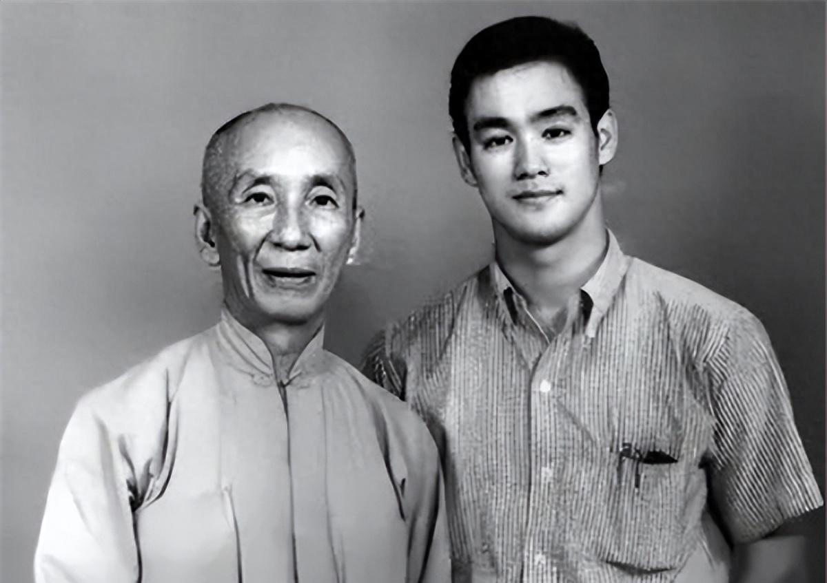 叶问真实生活揭秘：身材并不高大，酷爱抽大烟，常出入风月场所，未与日寇搏击擂台！